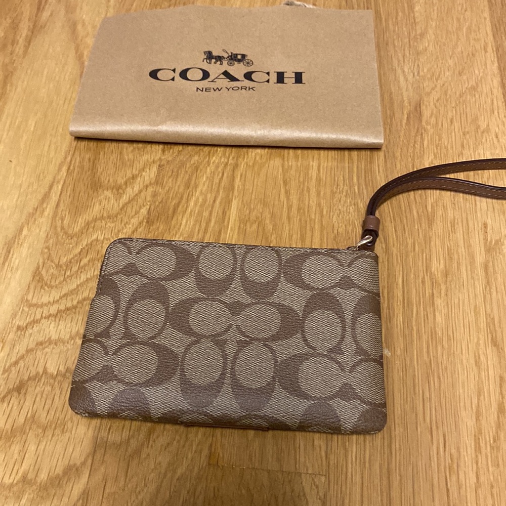 Coach wristlet - Picture 2 of 4